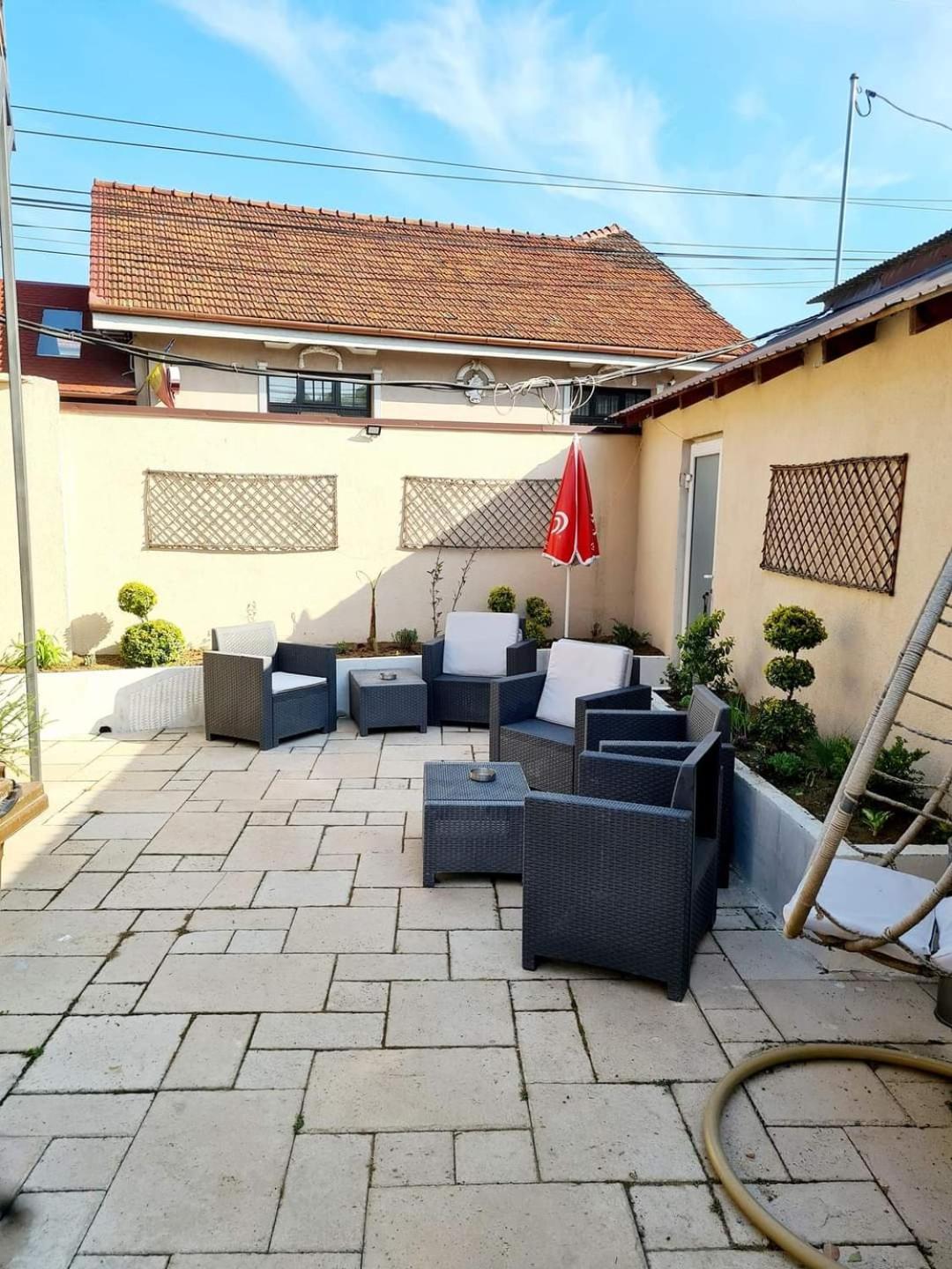 Laci Lak Modern Apartment Oradea Exterior photo